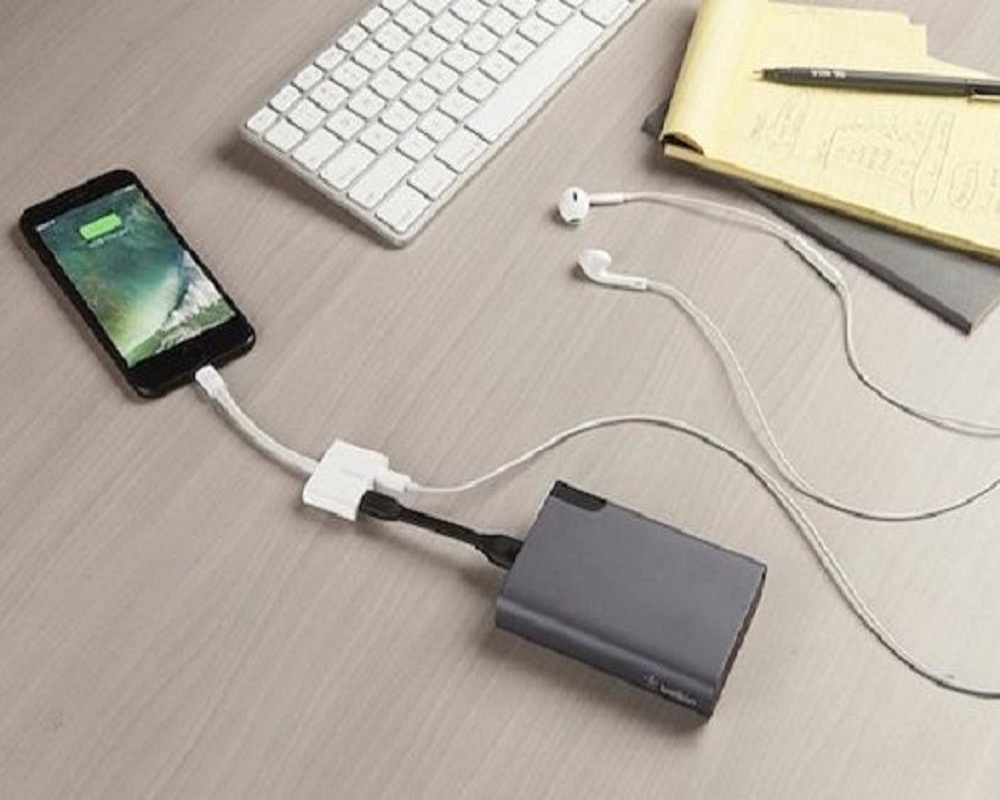 Apple dongle